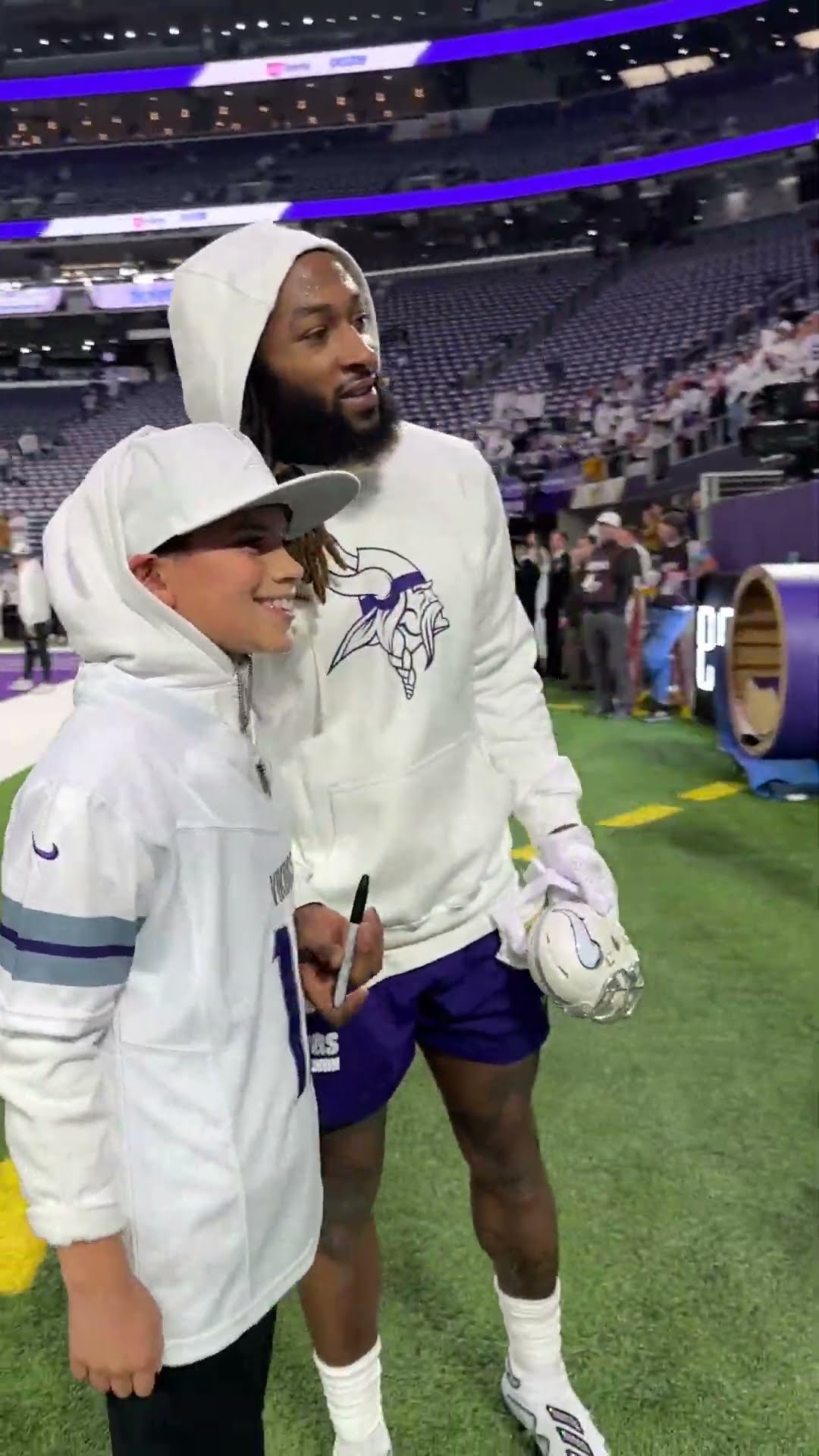 Aaron Jones taking time for #Vikings fans ?